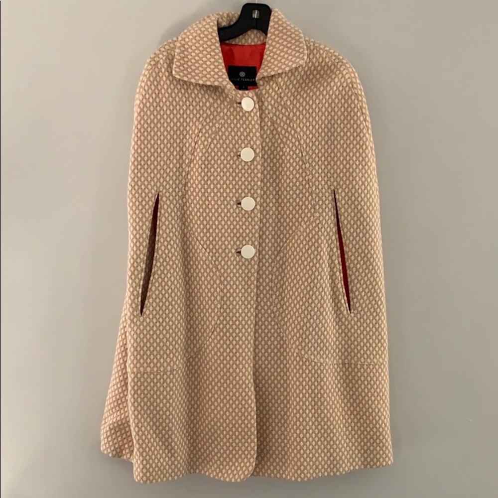 Leslie Tessler beige houndstooth cape